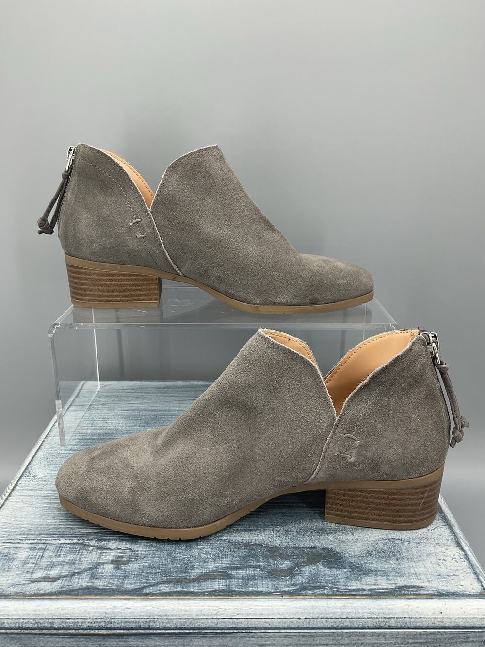 NEW Kenneth Cole Women’s Side Skip Booties Gray Size 5.5